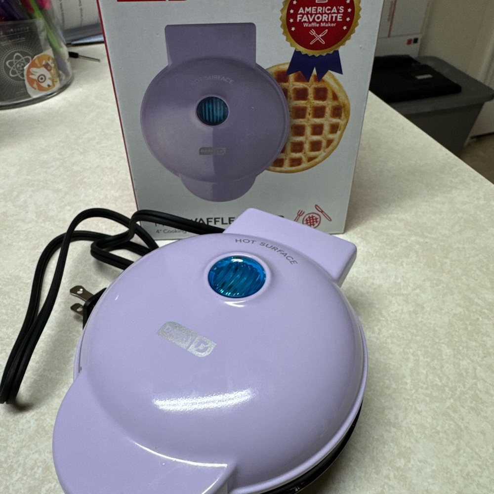 Mini Waffle Maker - Picture 3 of 4